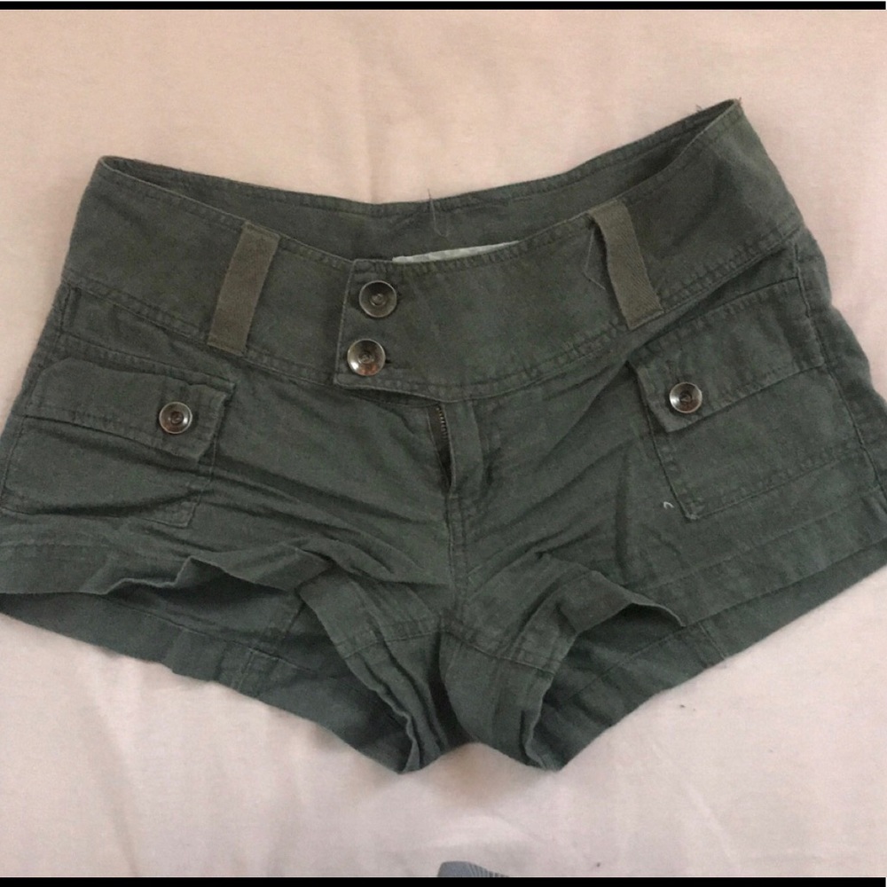 ARMY GREEN SHORTS